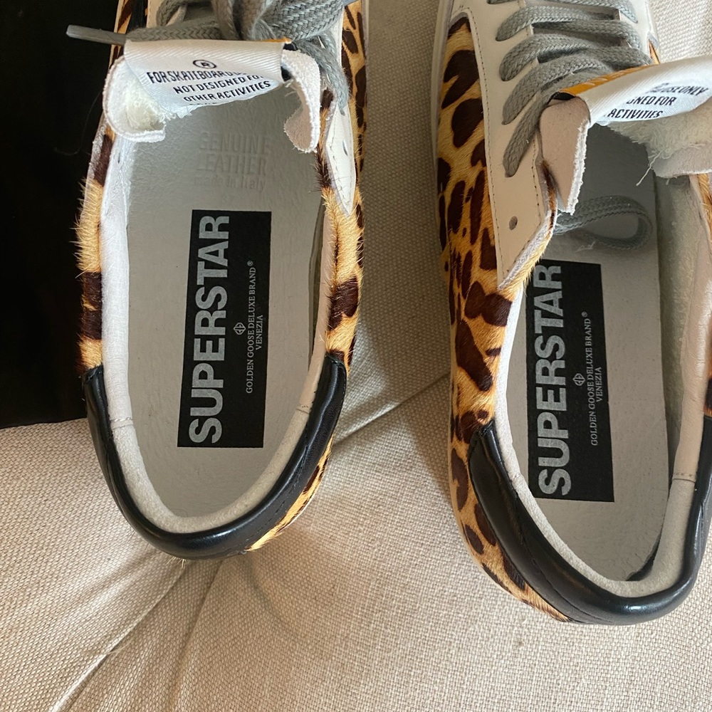 Golden superstars leopard with black star - Picture 2 of 5